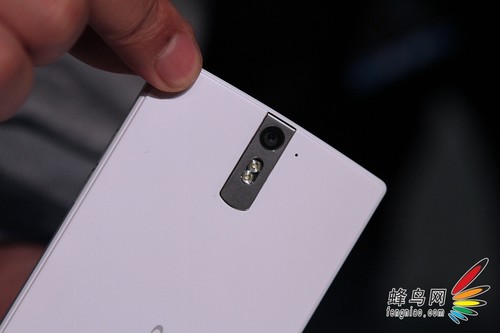 1300万像素5寸高清屏幕 Oppo Find5发布